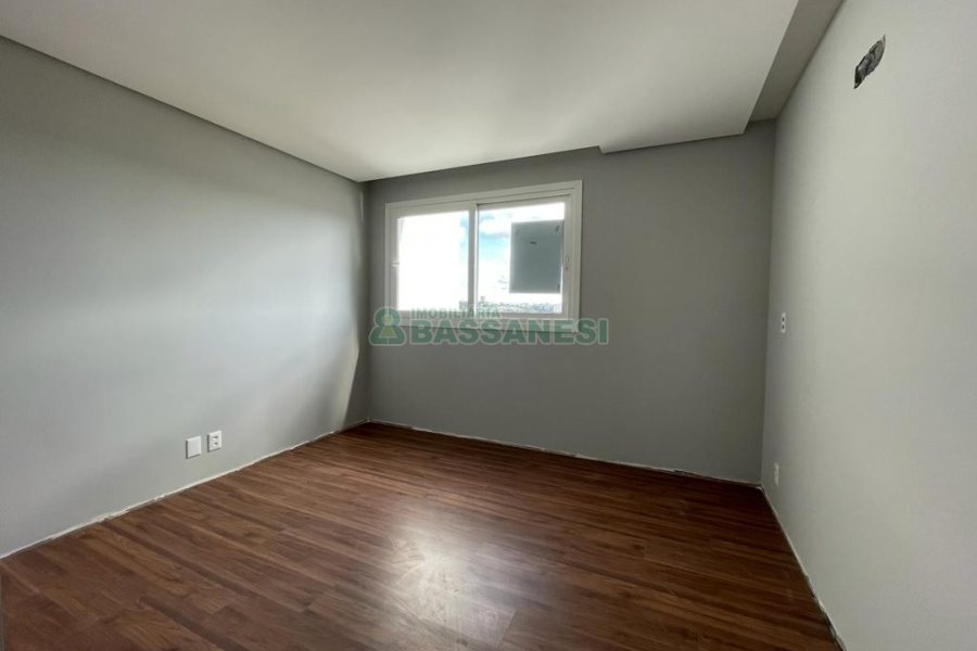 Apartamento com 81m², 2 dormitórios, 2 vagas, no bairro Santa Catarina em Caxias do Sul para Comprar