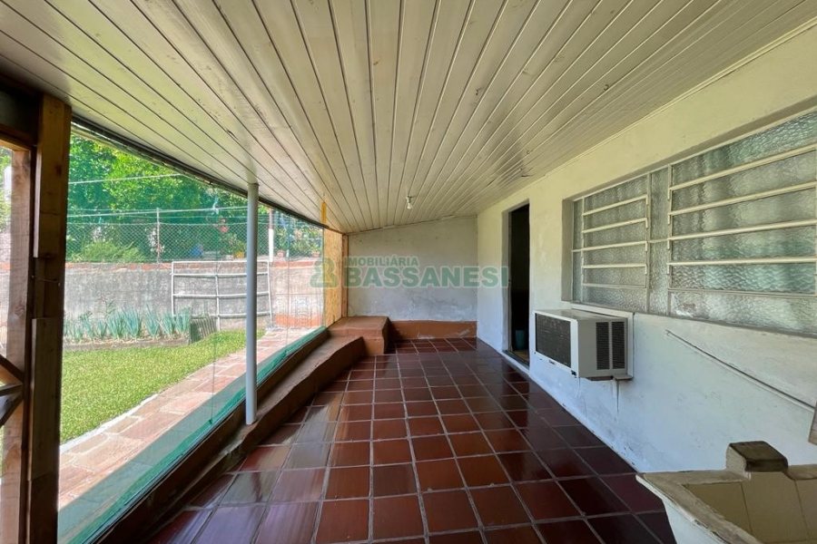 Casa com 95m², 2 dormitórios, 1 vaga, no bairro Rio Branco em Caxias do Sul para Comprar