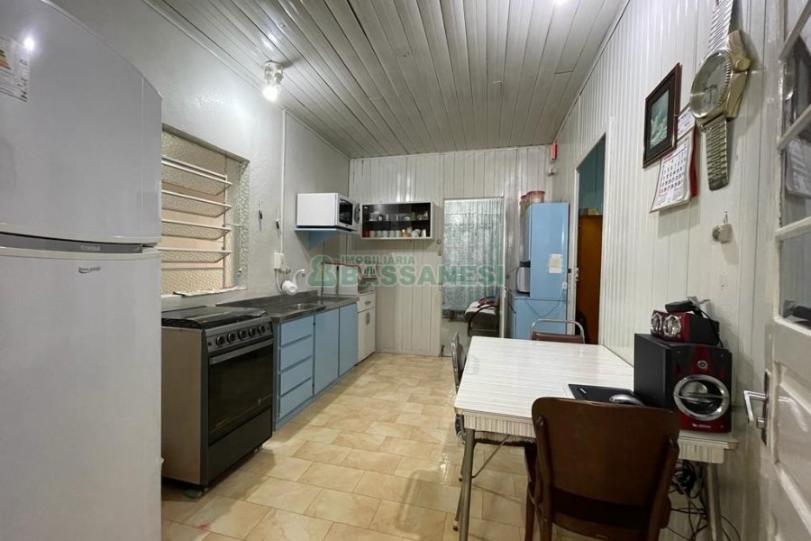 Casa com 95m², 2 dormitórios, 1 vaga, no bairro Rio Branco em Caxias do Sul para Comprar