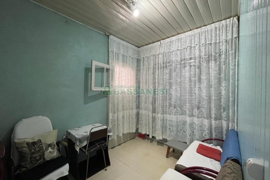 Casa com 95m², 2 dormitórios, 1 vaga, no bairro Rio Branco em Caxias do Sul para Comprar