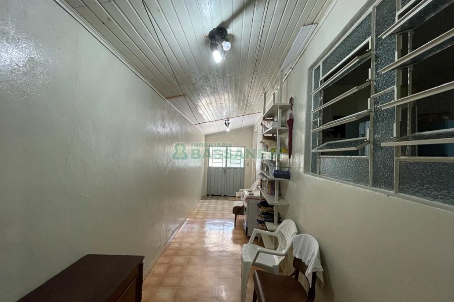 Casa com 95m², 2 dormitórios, 1 vaga, no bairro Rio Branco em Caxias do Sul para Comprar