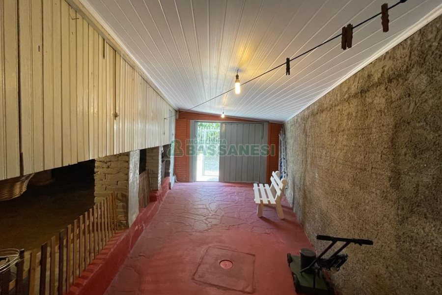 Casa com 95m², 2 dormitórios, 1 vaga, no bairro Rio Branco em Caxias do Sul para Comprar