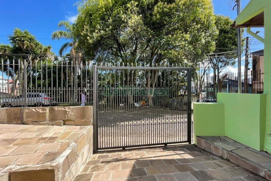 Casa com 95m², 2 dormitórios, 1 vaga, no bairro Rio Branco em Caxias do Sul para Comprar