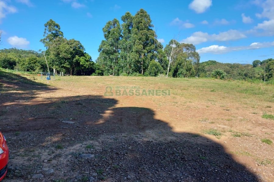 Terreno com 1500m², no bairro Nossa Senhora das Graças em Caxias do Sul para Alugar