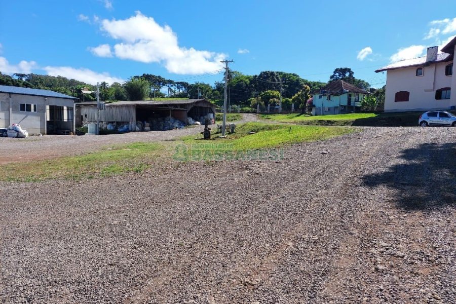 Terreno com 1500m², no bairro Nossa Senhora das Graças em Caxias do Sul para Alugar