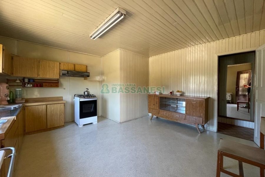 Casa com 130m², 3 dormitórios, 1 vaga, no bairro Rio Branco em Caxias do Sul para Comprar