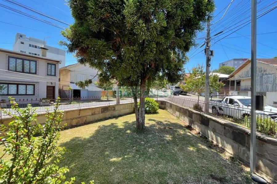 Casa com 130m², 3 dormitórios, 1 vaga, no bairro Rio Branco em Caxias do Sul para Comprar