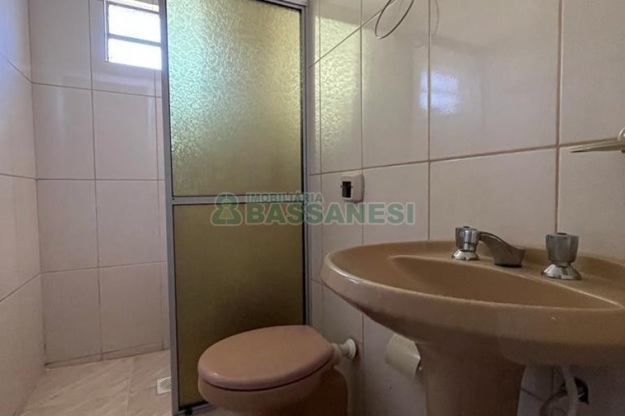 Casa com 130m², 3 dormitórios, 1 vaga, no bairro Rio Branco em Caxias do Sul para Comprar