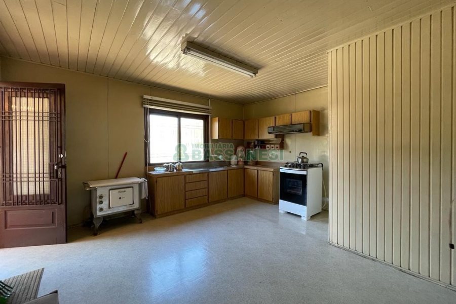 Casa com 130m², 3 dormitórios, 1 vaga, no bairro Rio Branco em Caxias do Sul para Comprar