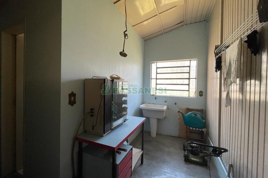 Casa com 130m², 3 dormitórios, 1 vaga, no bairro Rio Branco em Caxias do Sul para Comprar