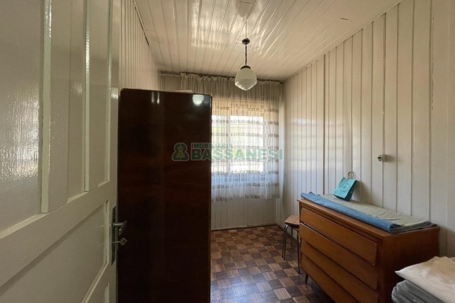 Casa com 130m², 3 dormitórios, 1 vaga, no bairro Rio Branco em Caxias do Sul para Comprar
