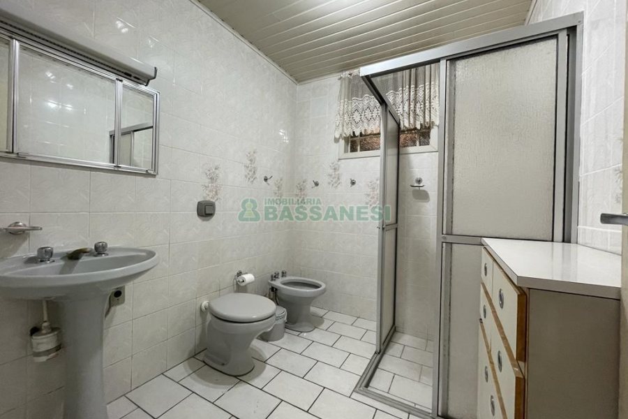 Casa com 130m², 3 dormitórios, 1 vaga, no bairro Rio Branco em Caxias do Sul para Comprar