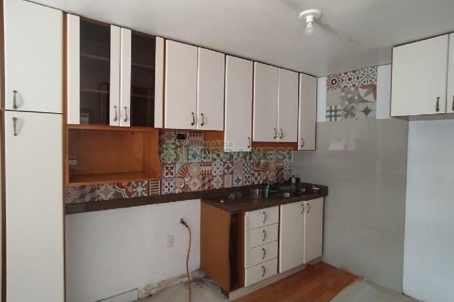 Casa com 141m², 3 dormitórios, 3 vagas, no bairro Sagrada Família em Caxias do Sul para Comprar