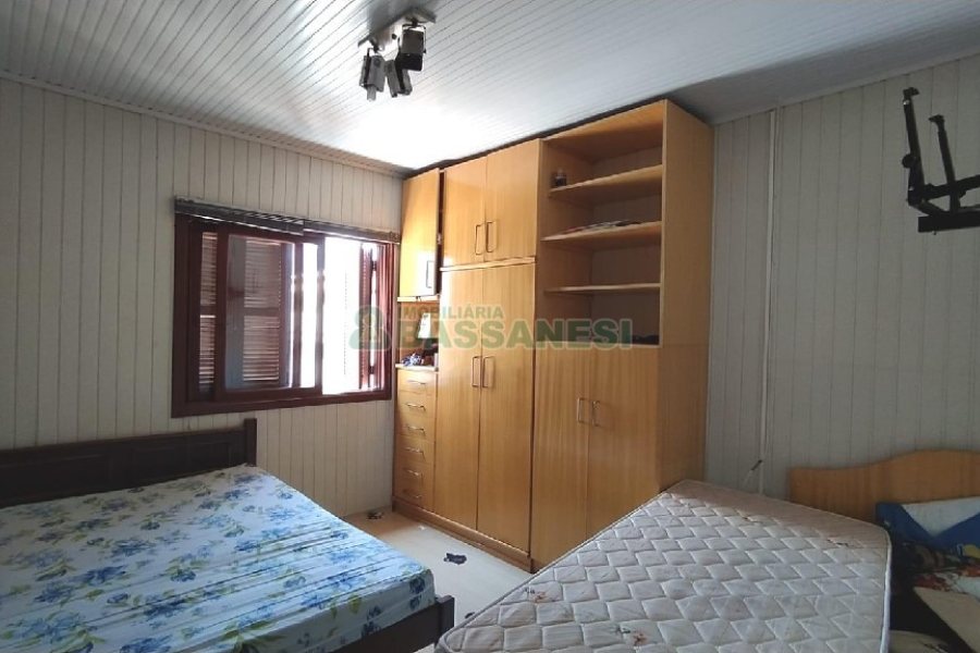 Casa com 141m², 3 dormitórios, 3 vagas, no bairro Sagrada Família em Caxias do Sul para Comprar
