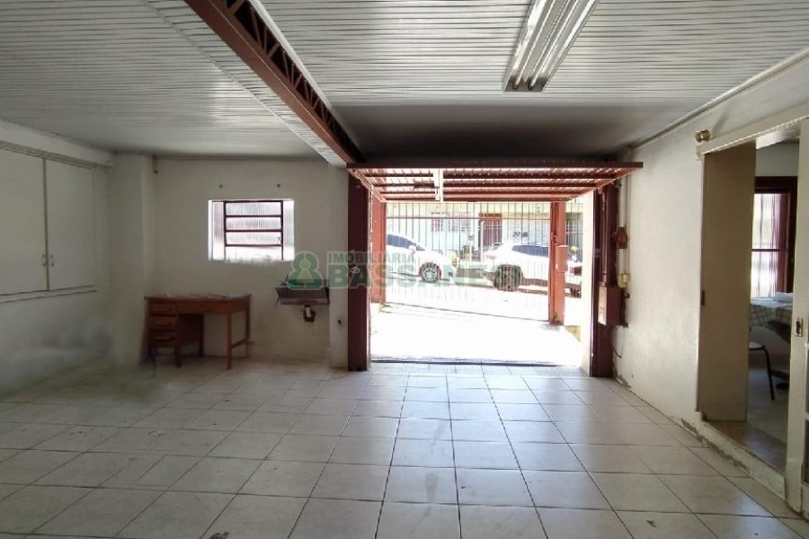 Casa com 141m², 3 dormitórios, 3 vagas, no bairro Sagrada Família em Caxias do Sul para Comprar