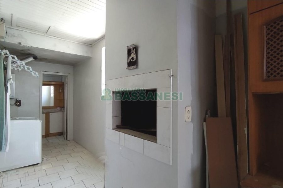 Casa com 141m², 3 dormitórios, 3 vagas, no bairro Sagrada Família em Caxias do Sul para Comprar