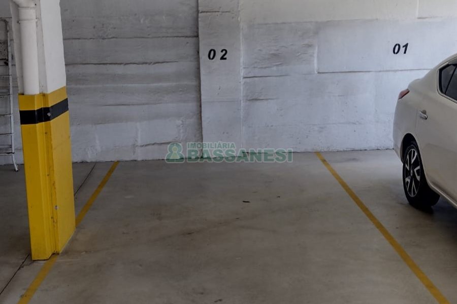 Apartamento com 67m², 3 dormitórios, 2 vagas, no bairro Kayser em Caxias do Sul para Comprar