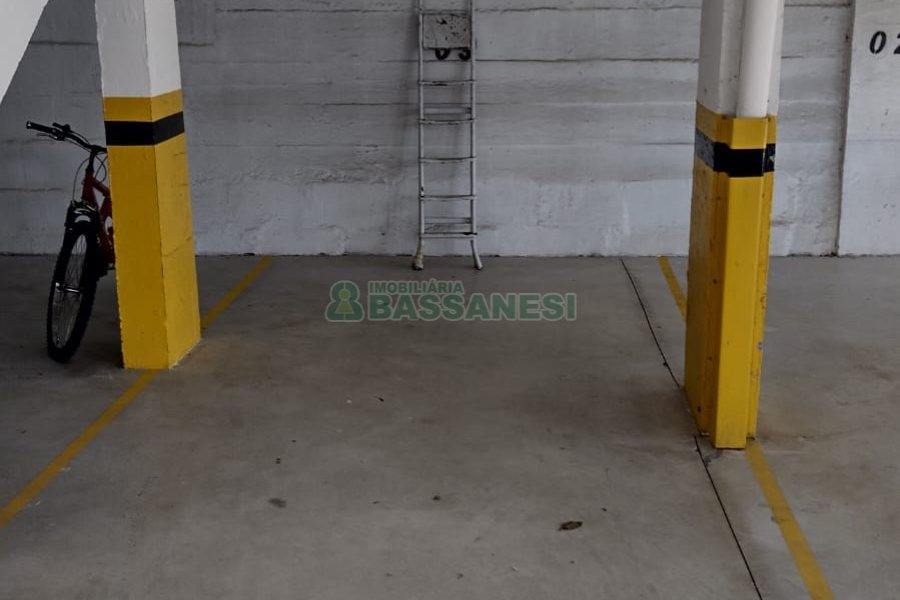 Apartamento com 67m², 3 dormitórios, 2 vagas, no bairro Kayser em Caxias do Sul para Comprar