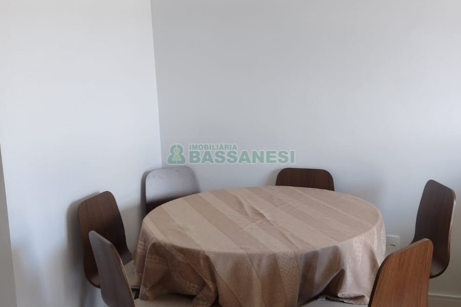 Apartamento com 67m², 3 dormitórios, 2 vagas, no bairro Kayser em Caxias do Sul para Comprar