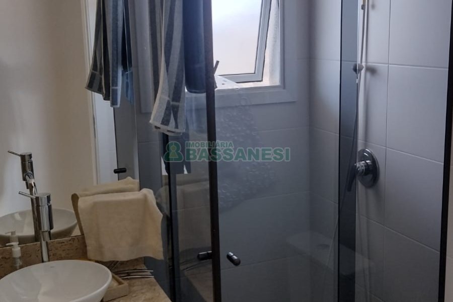 Apartamento com 67m², 3 dormitórios, 2 vagas, no bairro Kayser em Caxias do Sul para Comprar