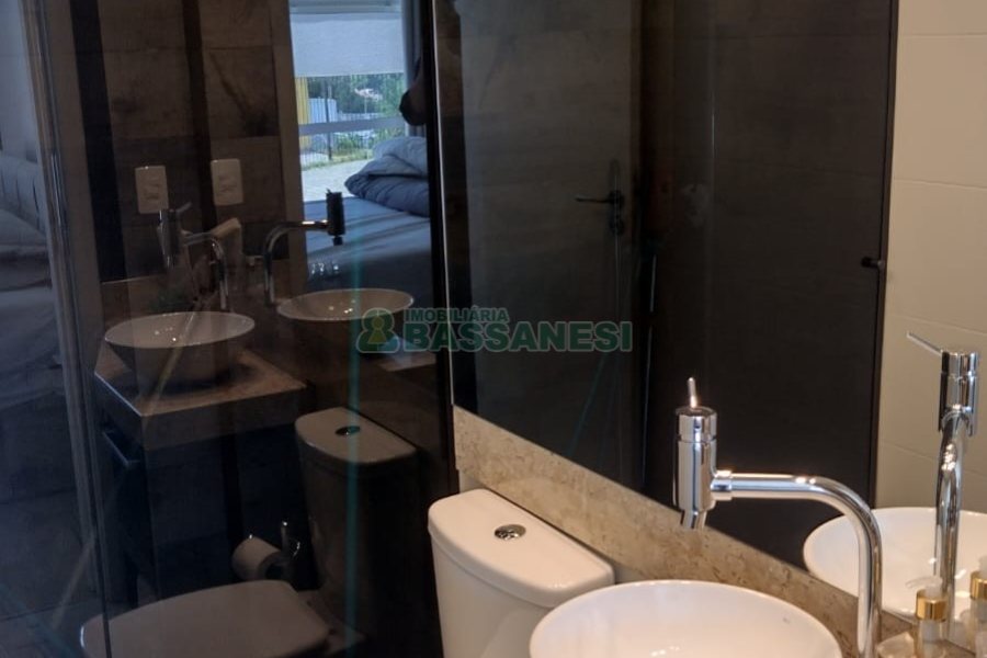 Apartamento com 67m², 3 dormitórios, 2 vagas, no bairro Kayser em Caxias do Sul para Comprar