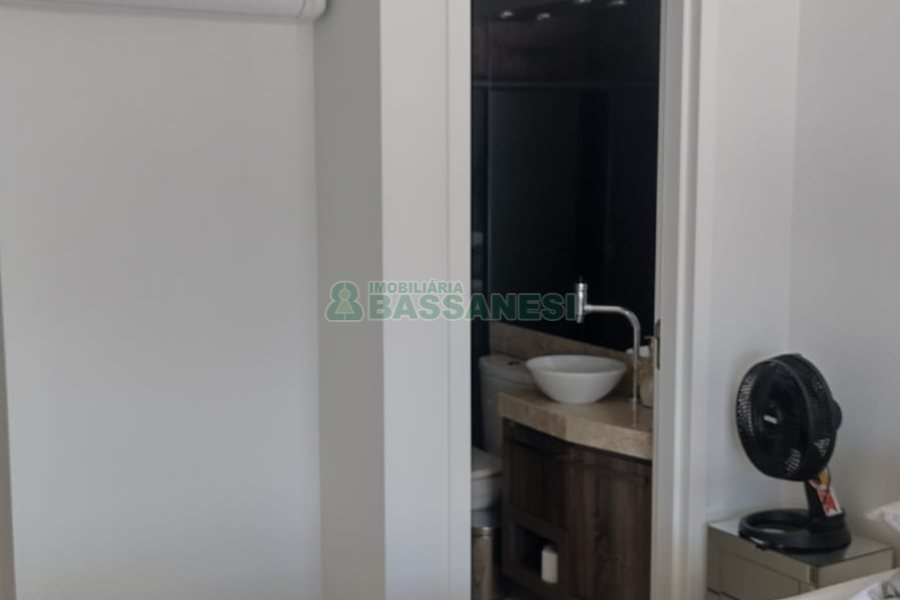 Apartamento com 67m², 3 dormitórios, 2 vagas, no bairro Kayser em Caxias do Sul para Comprar