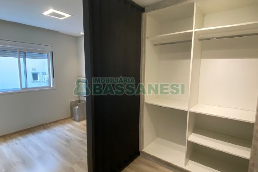 Apartamento com 47m², 1 dormitório, 1 vaga, no bairro Sagrada Família em Caxias do Sul para Comprar