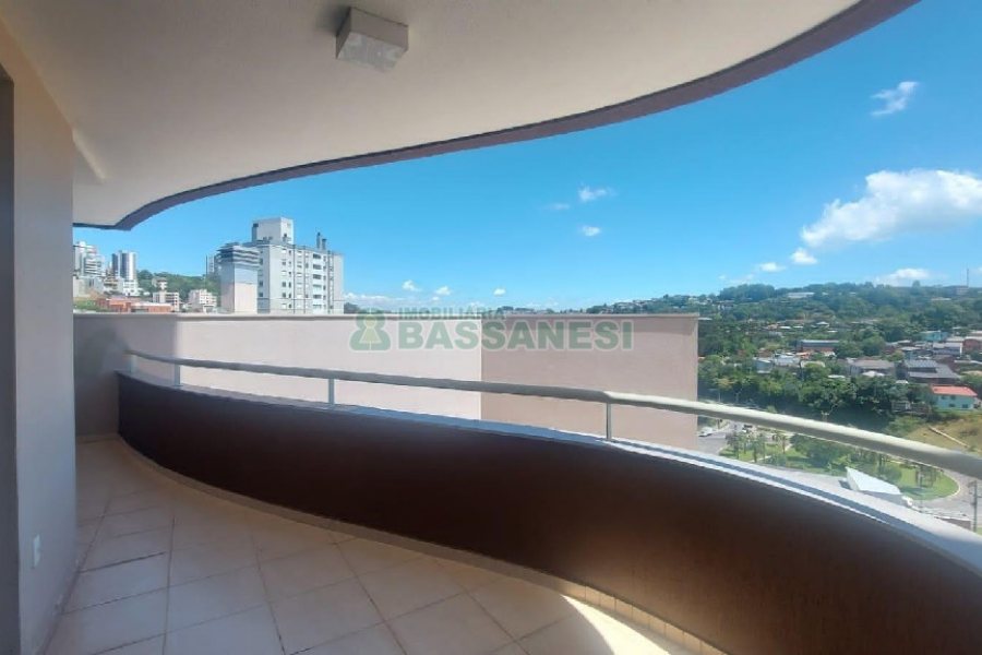Apartamento com 110m², 2 dormitórios, 1 vaga, no bairro São Leopoldo em Caxias do Sul para Alugar