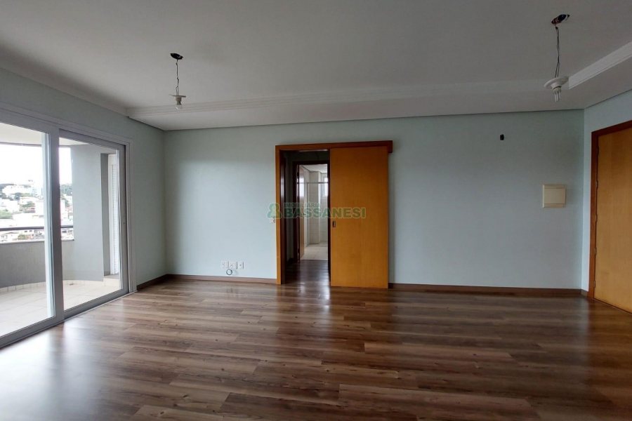 Apartamento com 110m², 2 dormitórios, 1 vaga, no bairro São Leopoldo em Caxias do Sul para Alugar