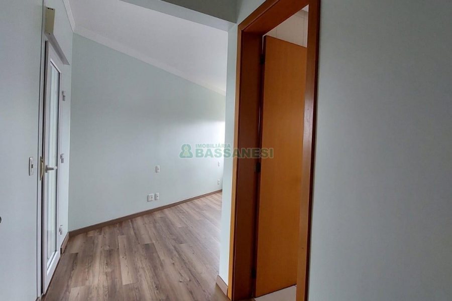 Apartamento com 110m², 2 dormitórios, 1 vaga, no bairro São Leopoldo em Caxias do Sul para Alugar