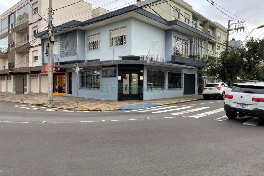 Casa com 180m², 3 dormitórios, no bairro São Pelegrino em Caxias do Sul para Alugar