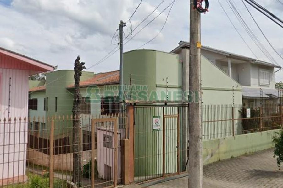 Casa com 105m², 3 dormitórios, 2 vagas, no bairro Interlagos em Caxias do Sul para Comprar