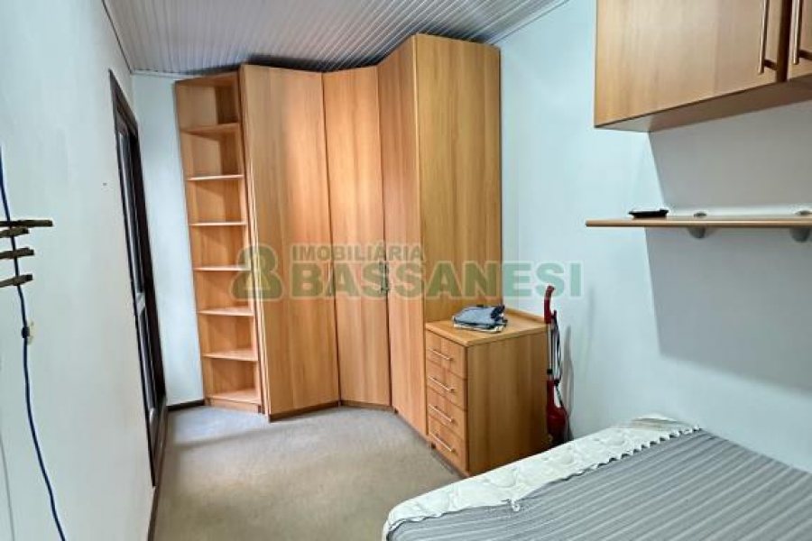 Casa com 105m², 3 dormitórios, 2 vagas, no bairro Interlagos em Caxias do Sul para Comprar