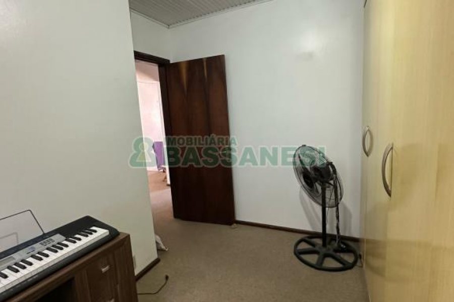 Casa com 105m², 3 dormitórios, 2 vagas, no bairro Interlagos em Caxias do Sul para Comprar