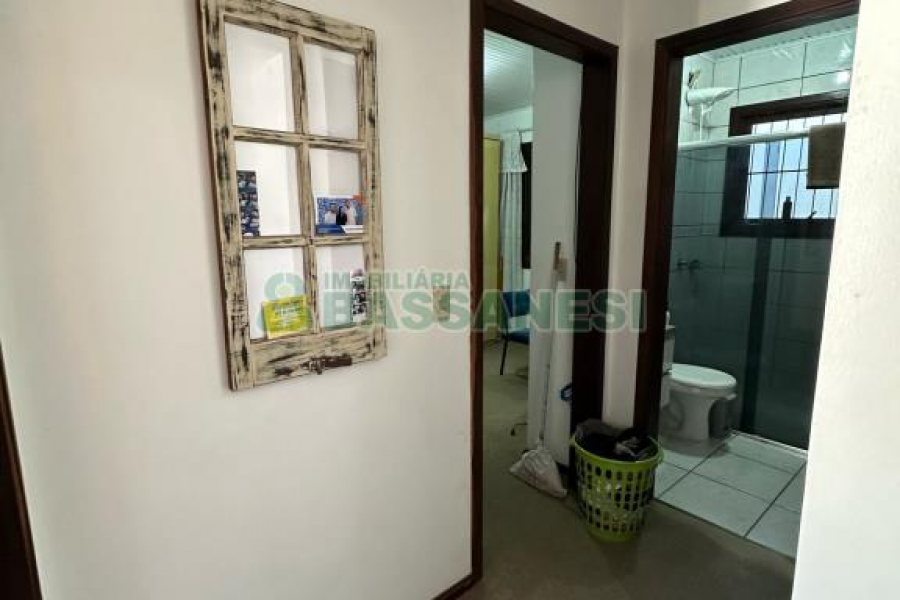 Casa com 105m², 3 dormitórios, 2 vagas, no bairro Interlagos em Caxias do Sul para Comprar