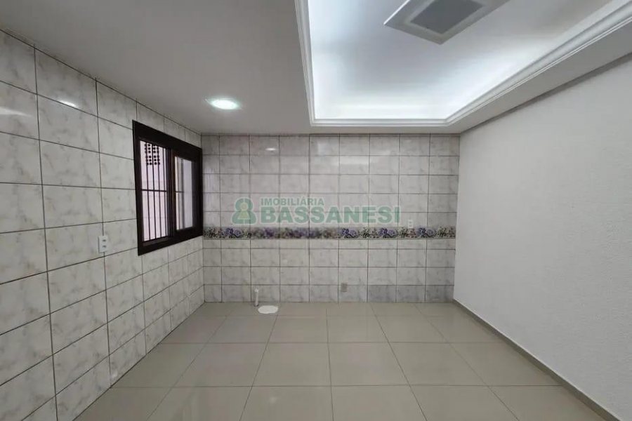 Casa com 105m², 3 dormitórios, 2 vagas, no bairro Interlagos em Caxias do Sul para Comprar