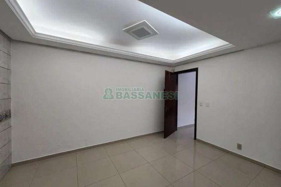 Casa com 105m², 3 dormitórios, 2 vagas, no bairro Interlagos em Caxias do Sul para Comprar