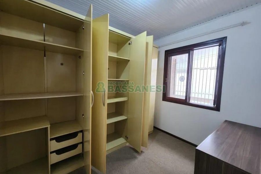 Casa com 105m², 3 dormitórios, 2 vagas, no bairro Interlagos em Caxias do Sul para Comprar