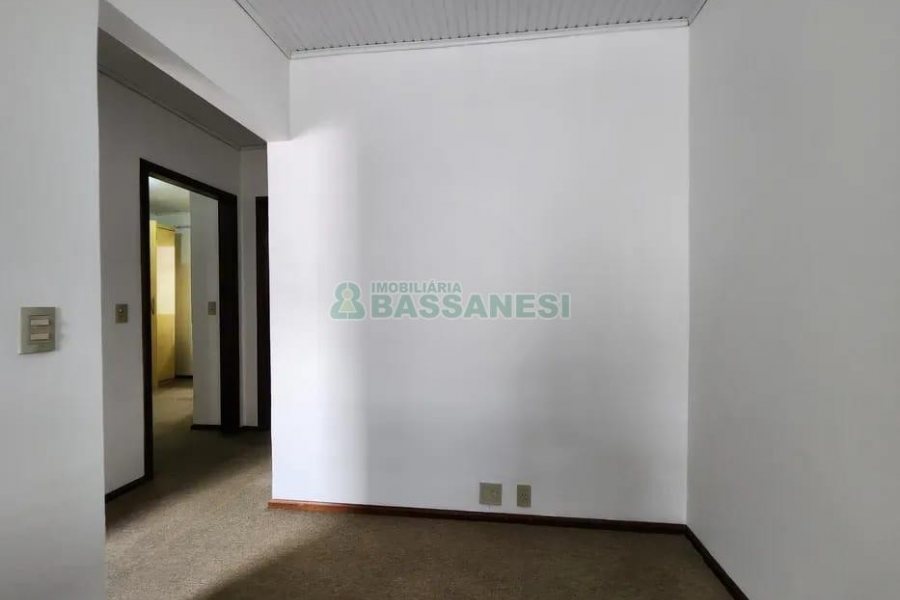 Casa com 105m², 3 dormitórios, 2 vagas, no bairro Interlagos em Caxias do Sul para Comprar