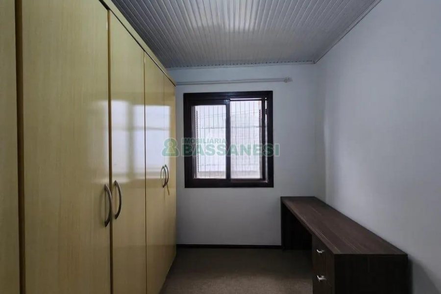 Casa com 105m², 3 dormitórios, 2 vagas, no bairro Interlagos em Caxias do Sul para Comprar