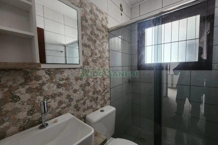 Casa com 105m², 3 dormitórios, 2 vagas, no bairro Interlagos em Caxias do Sul para Comprar