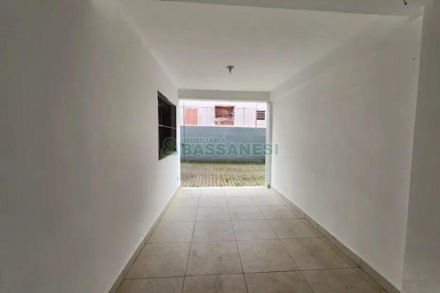 Casa com 105m², 3 dormitórios, 2 vagas, no bairro Interlagos em Caxias do Sul para Comprar