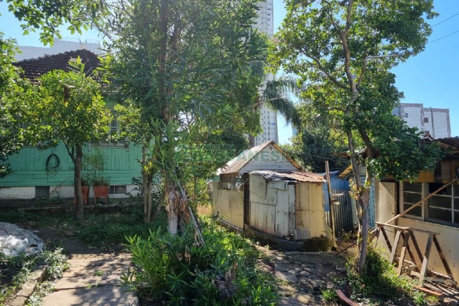 Casa com 100m², 3 dormitórios, 2 vagas, no bairro Centro em Caxias do Sul para Comprar