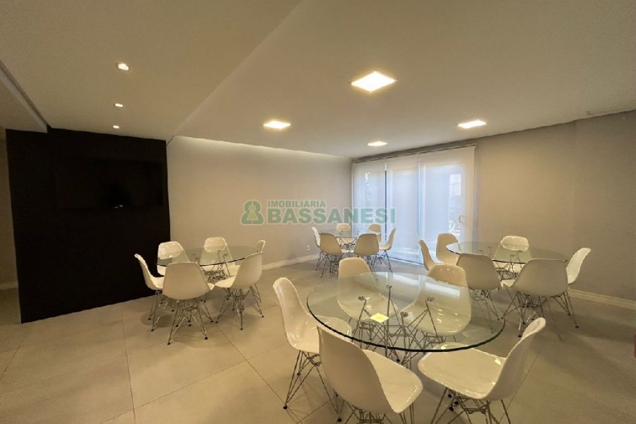 Apartamento com 80m², 2 dormitórios, 2 vagas, no bairro Vila Horn em Caxias do Sul para Comprar