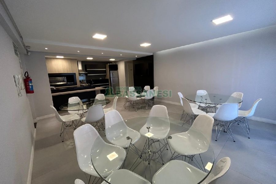 Apartamento com 80m², 2 dormitórios, 2 vagas, no bairro Vila Horn em Caxias do Sul para Comprar