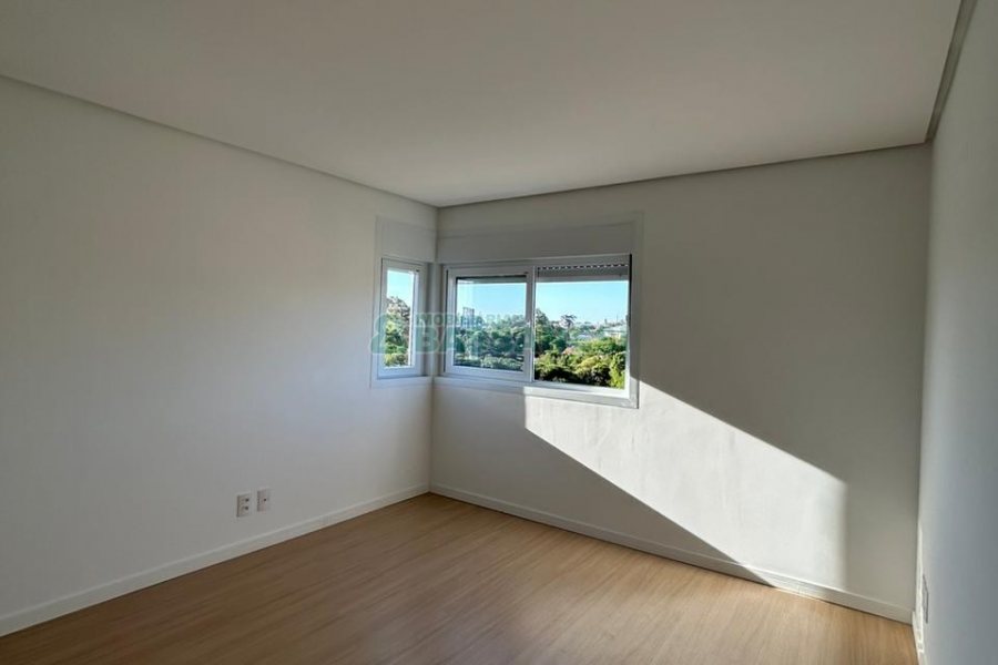 Apartamento com 80m², 2 dormitórios, 2 vagas, no bairro Vila Horn em Caxias do Sul para Comprar