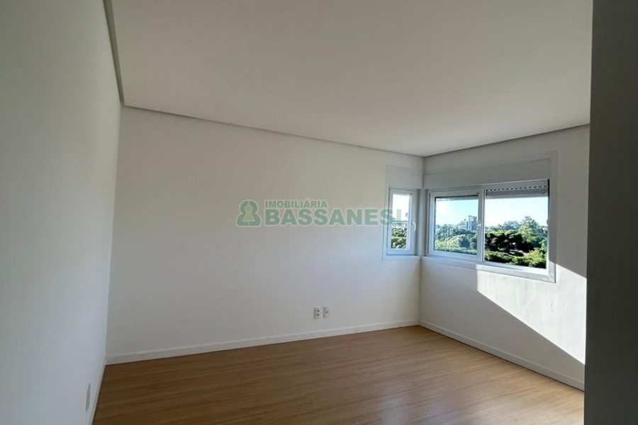 Apartamento com 80m², 2 dormitórios, 2 vagas, no bairro Vila Horn em Caxias do Sul para Comprar