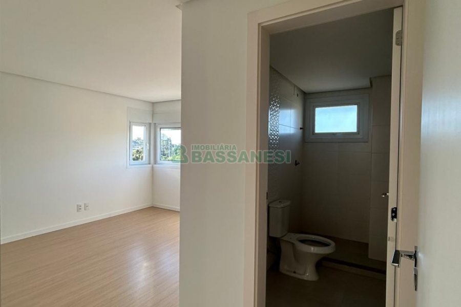 Apartamento com 80m², 2 dormitórios, 2 vagas, no bairro Vila Horn em Caxias do Sul para Comprar