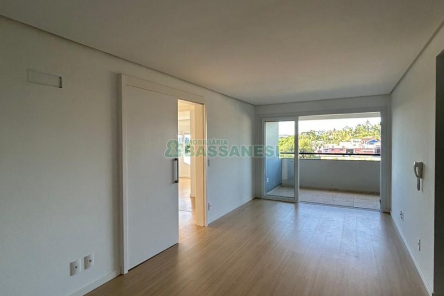 Apartamento com 80m², 2 dormitórios, 2 vagas, no bairro Vila Horn em Caxias do Sul para Comprar