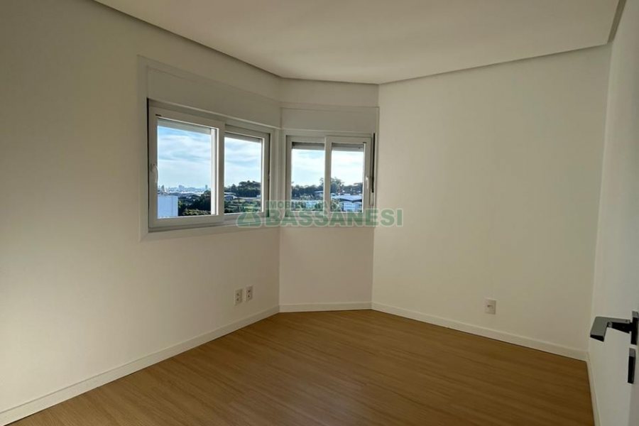 Apartamento com 80m², 2 dormitórios, 2 vagas, no bairro Vila Horn em Caxias do Sul para Comprar
